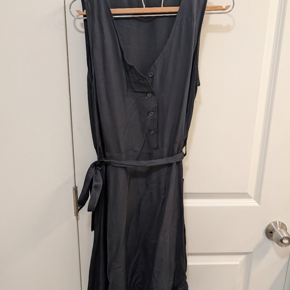 Kestan black dress